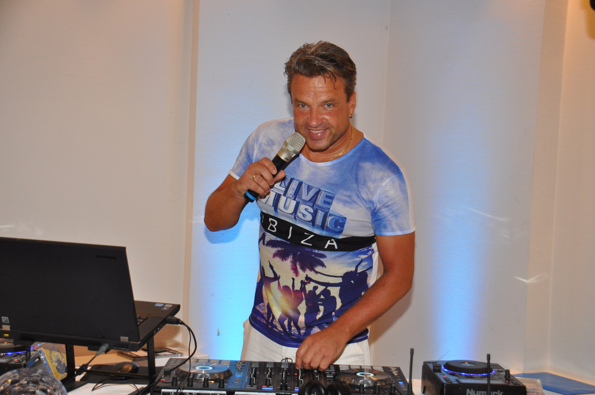 DJ Alex (Alexander Halpape)